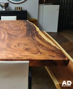 Table en bois Suar