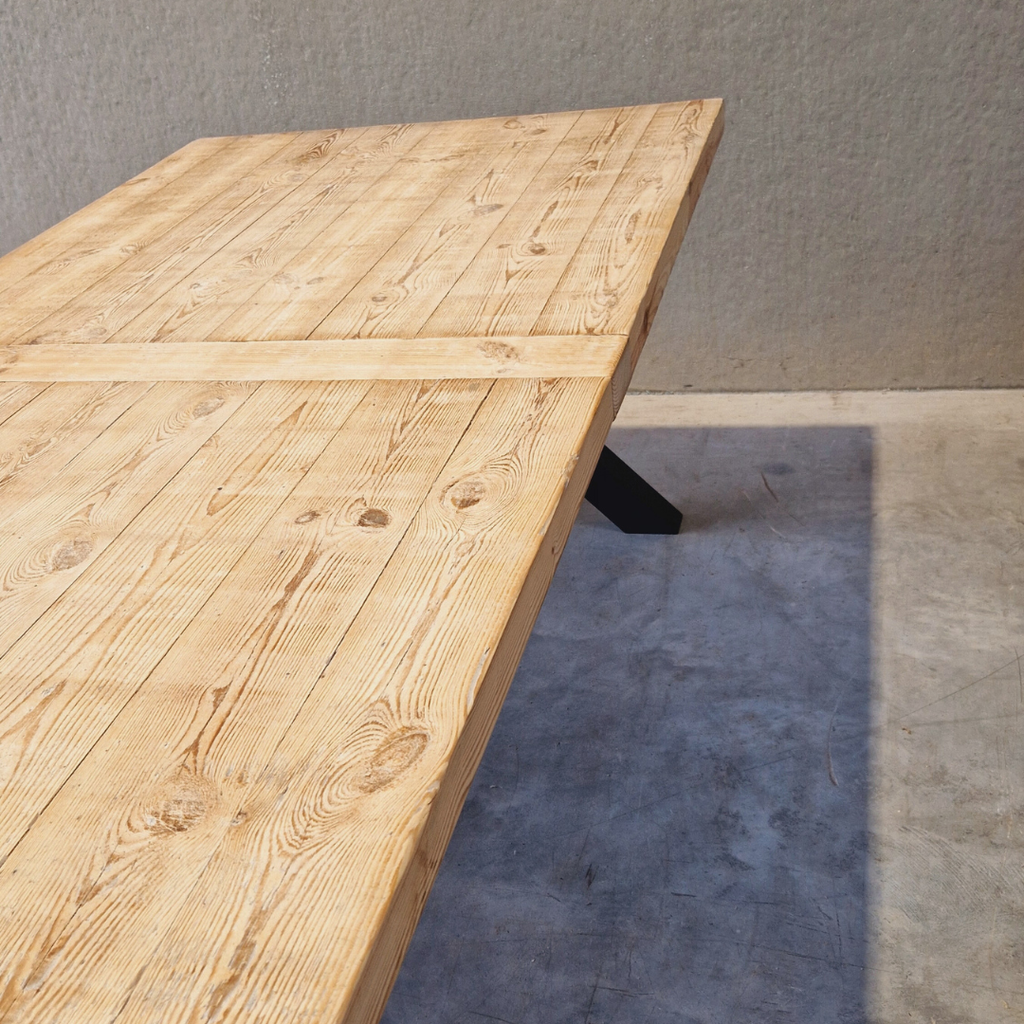 Table en bois de coffrage (Bords Réguliers)