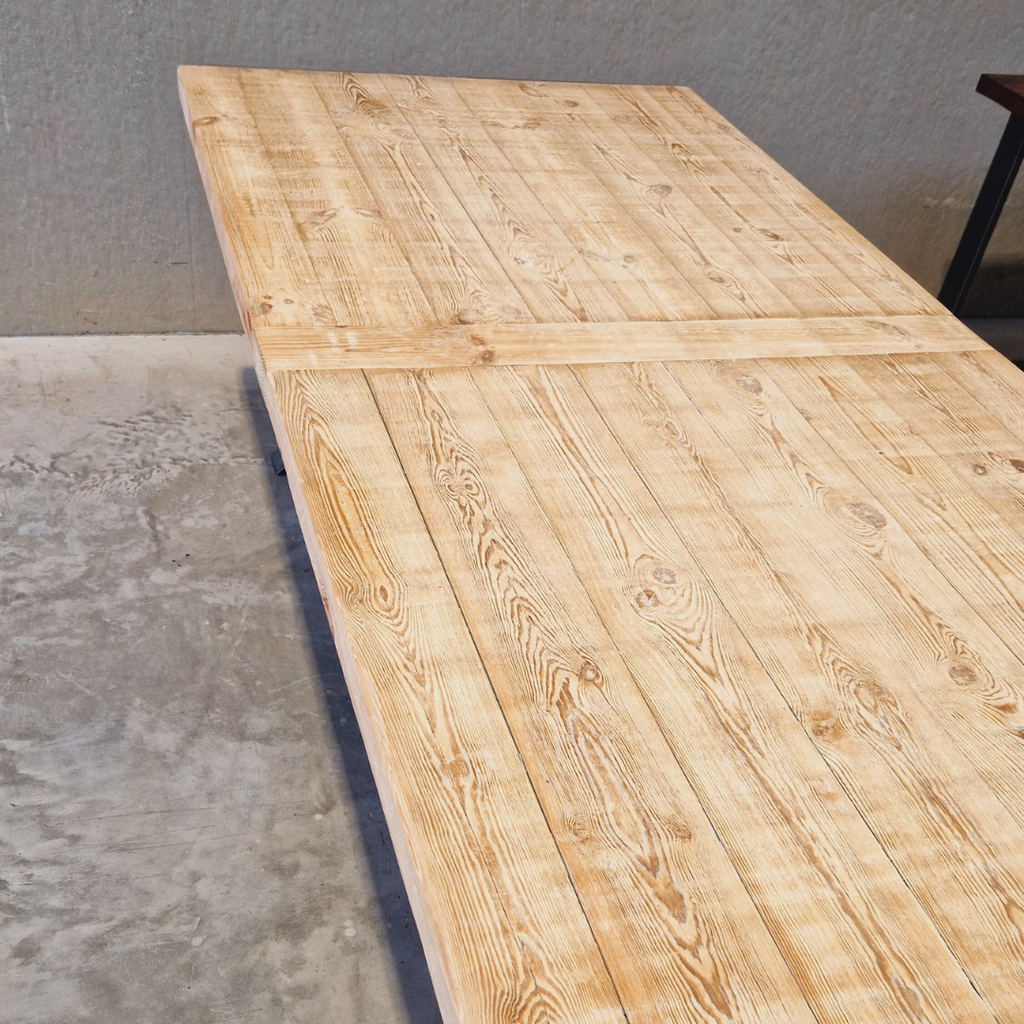 Table en bois de coffrage (Bords Réguliers)