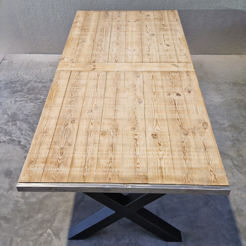 Table en bois de coffrage (Bords Réguliers)