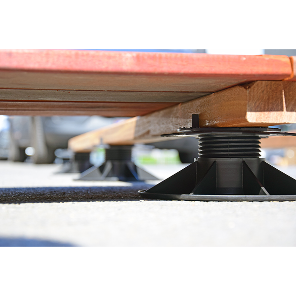 Plot réglable pour terrasse