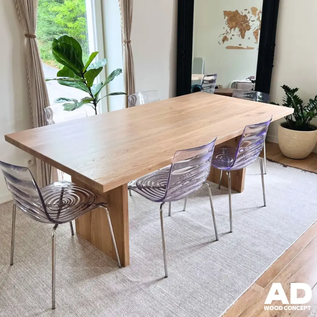 Table en chêne massif pieds plein 