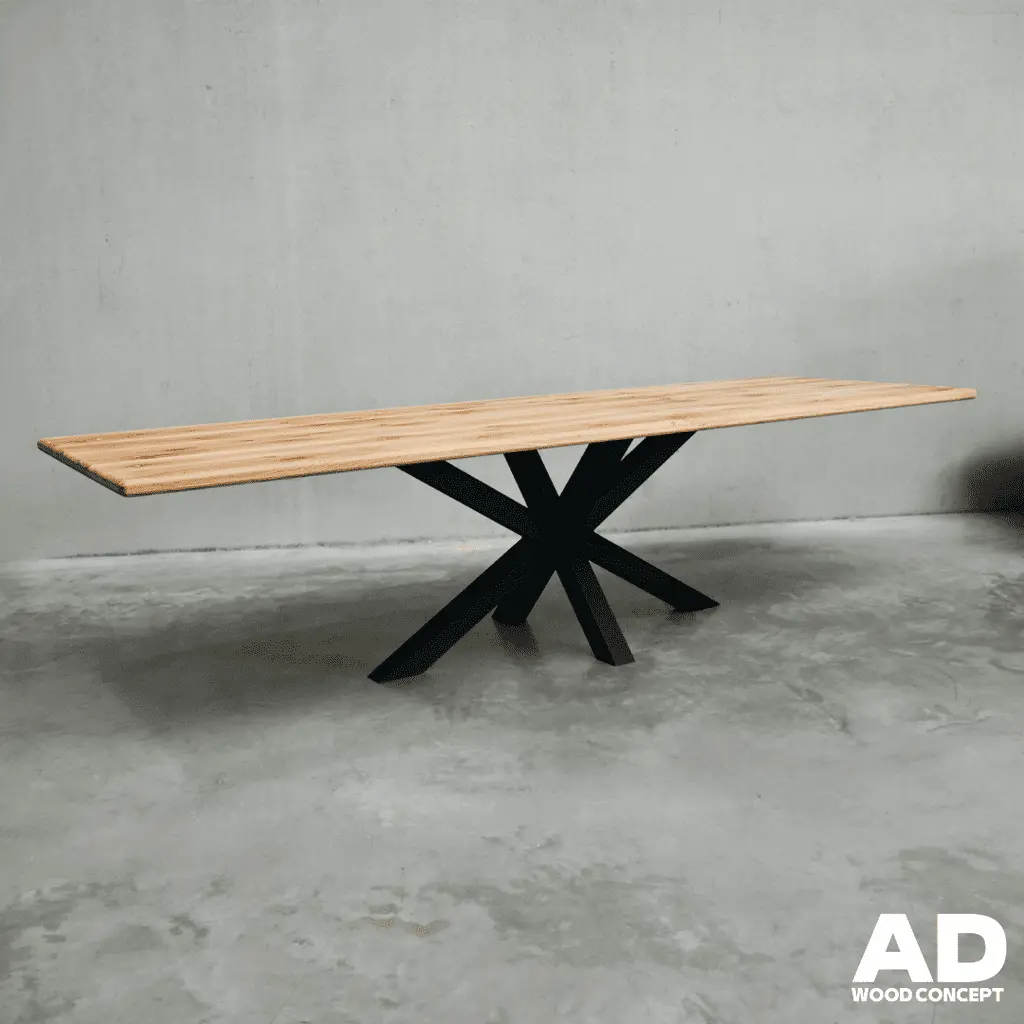 Massief eikenhouten tafel met afgeronde randen