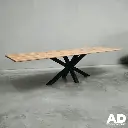 Massief eikenhouten tafel met afgeronde randen