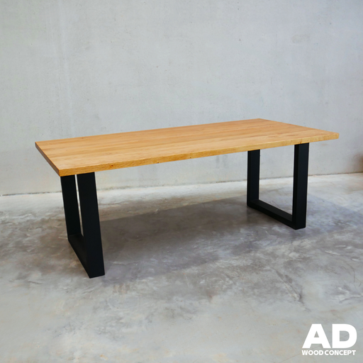 Table en bois chêne massif bords droits