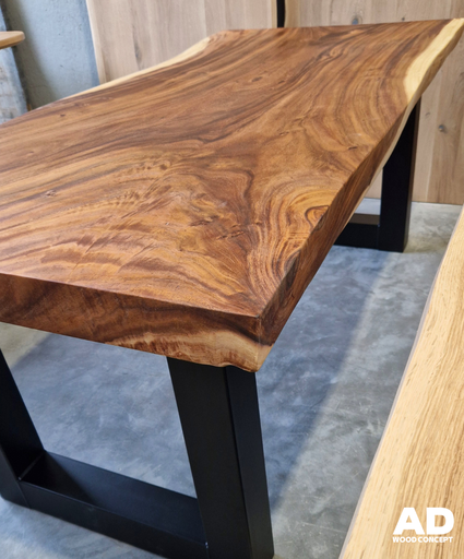 Table en bois Suar